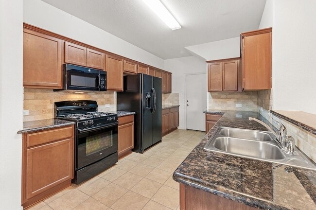 Building Photo - 1620 Bryant Dr