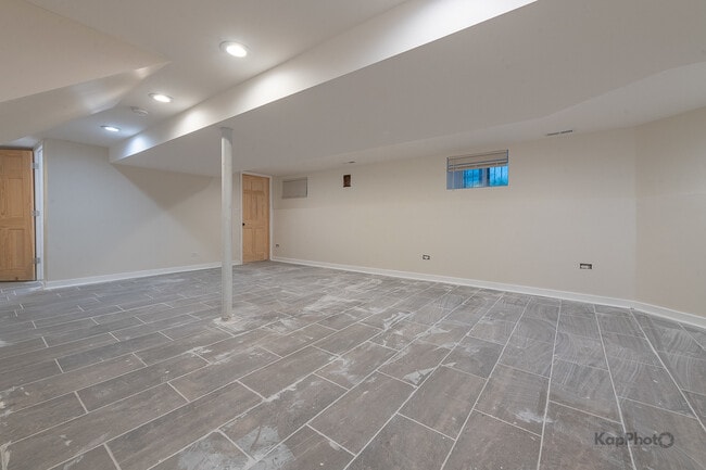 Building Photo - 527 N Ridgeway Ave