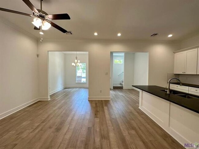 Building Photo - Beautiful Townhome in Dawson Bluff!