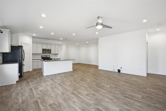 Building Photo - 14251 Big Bnd Dr