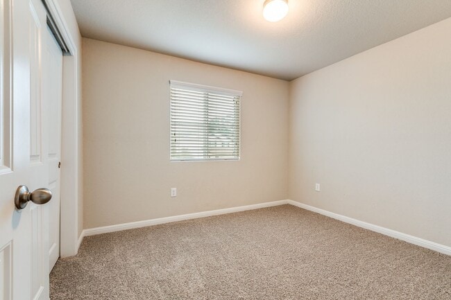 Building Photo - 10302 Relic Oaks