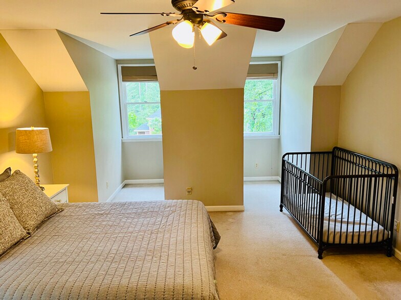 Building Photo - 10 Bolin Ct