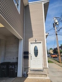 Building Photo - 245 W Grand St