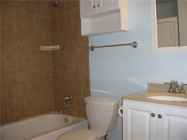 Building Photo - 114 E 31st St