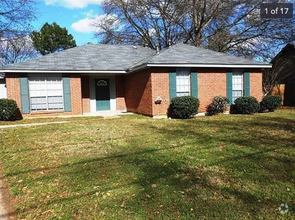 Building Photo - 2637 Green Oaks Dr