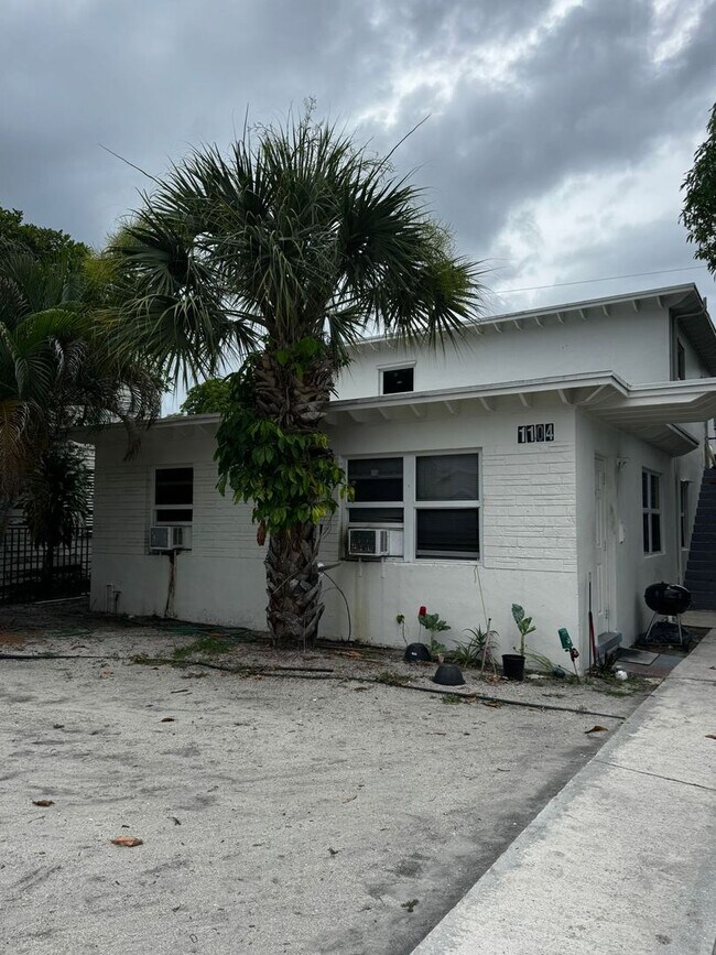 Primary Photo - 1104 State St