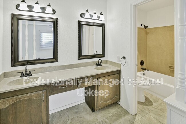 Building Photo - 1306 Clearview Dr