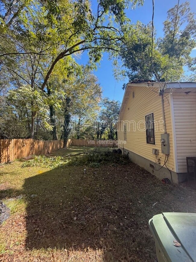 Building Photo - 807 Hall St NW