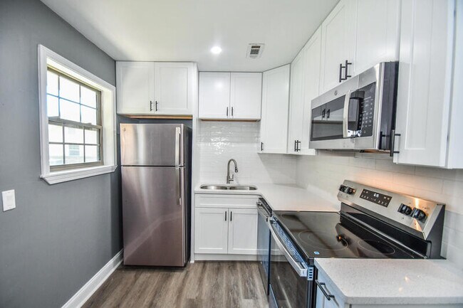 Building Photo - 1512 Waverly Way