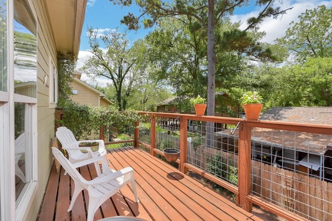 Building Photo - 226 Valmar