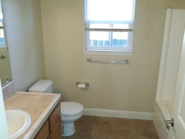 Building Photo - Lake California Home for Rent | Gated Community, Lake Access, River Access, Garage