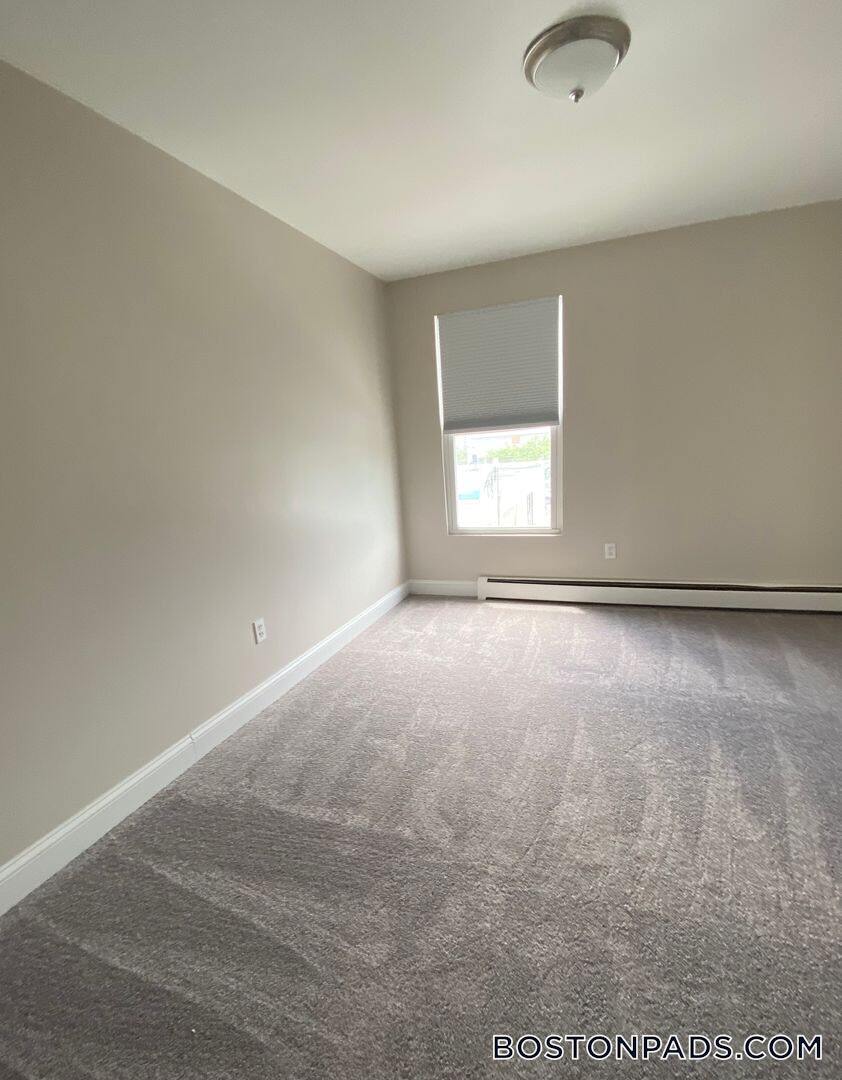 Building Photo - 663 Middle St