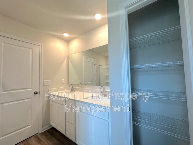 Building Photo - 5336 Small St