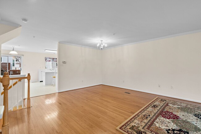 Building Photo - 3 Bed 2.5 Bath - Silver Spring Townhouse -...