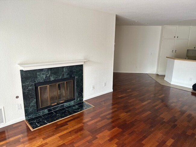 Building Photo - Fashion Valley 2Br/2Ba Condo with 2 car ga...
