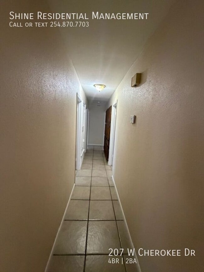 Building Photo - 207 W Cherokee Dr