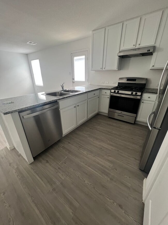 Building Photo - Paloma 3 bedroom, 2 bath home
