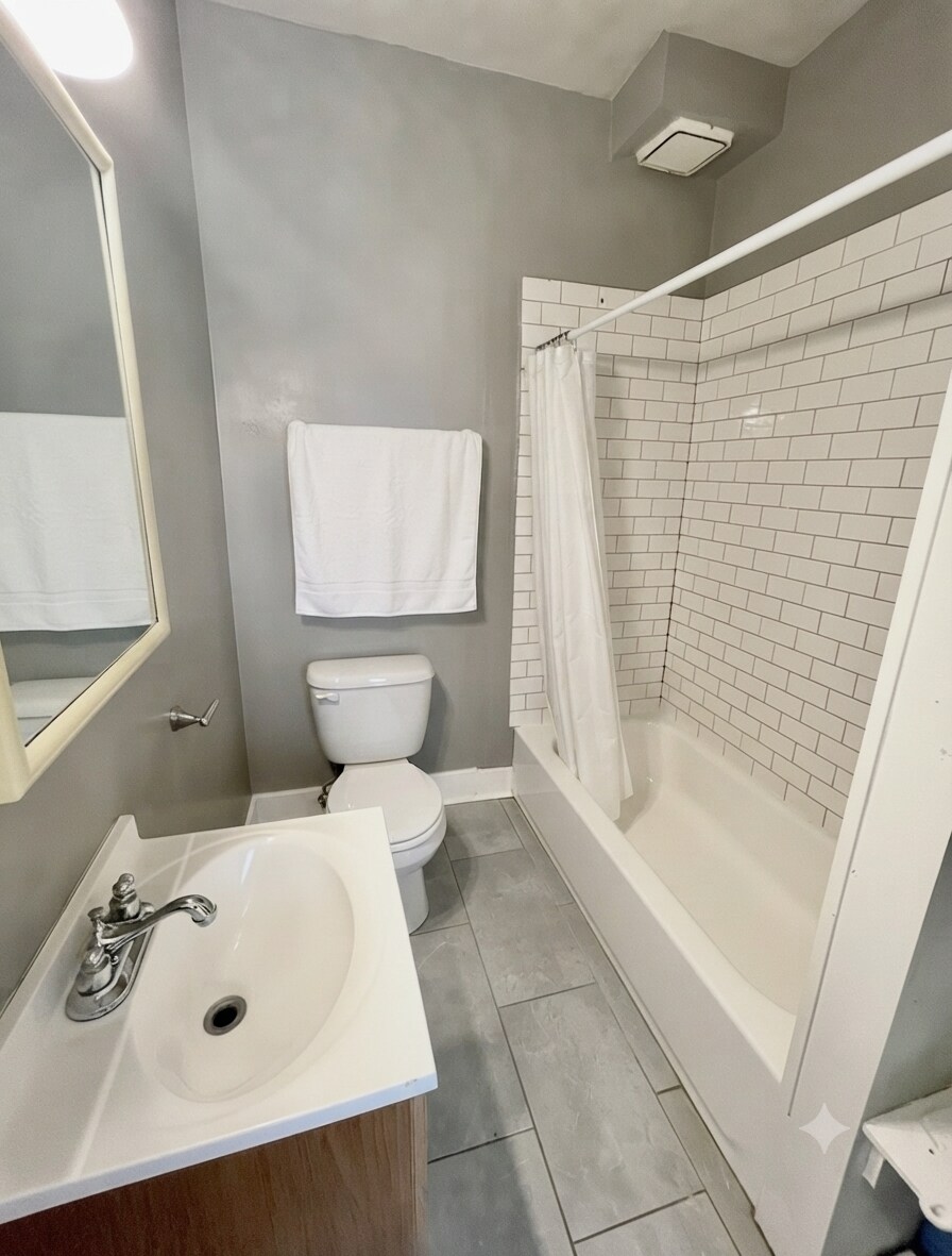 Building Photo - 711 W 38th St