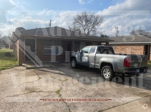 Building Photo - 617 5th Ave