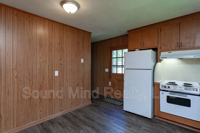 Building Photo - 203 S Alston St