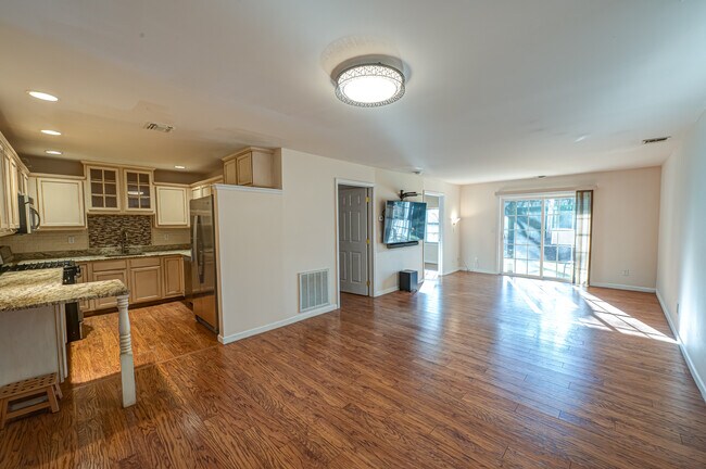 Building Photo - 1113 Savoy Dr