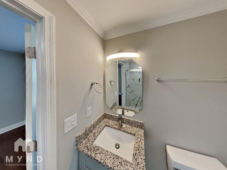 Building Photo - 2408 Dora Dr