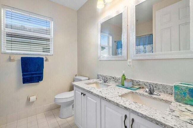 Building Photo - 9271 Madewood Ct