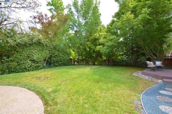 Building Photo - 2051 Pebble Dr