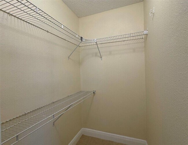 Building Photo - 10618 Eastview Dr