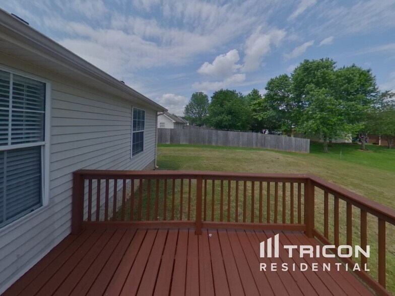 Building Photo - 3002 Henderson Ln