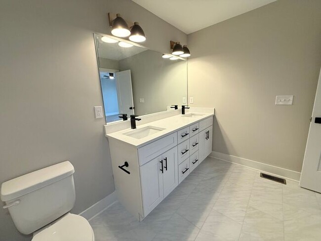 Building Photo - Lovely New Home in Old Hickory - Fenced in...