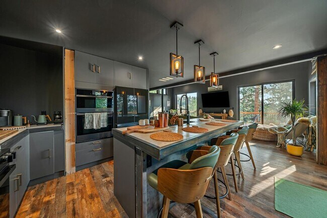 Building Photo - Charming 1BR House in Bailey