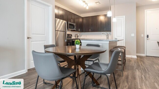 Building Photo - 915 Brentmoor Dr