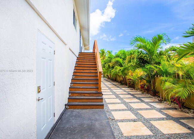 Building Photo - 1623 Venetian Dr