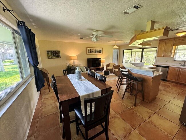 Building Photo - 50 Oak Tree Dr
