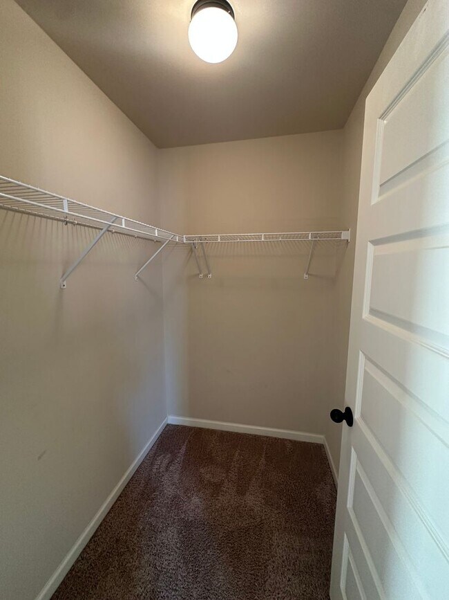 Building Photo - 549 W Holloway Dr