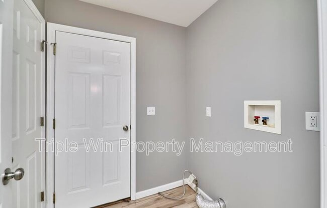 Building Photo - 4927 Triple Tree Ct