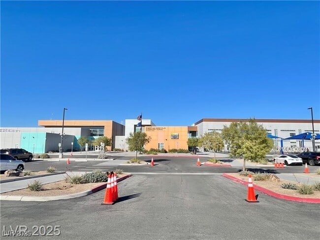 Building Photo - 2117 Thames View St