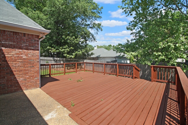 Building Photo - 345 Avonlea Ln