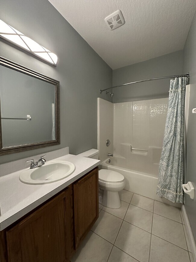 Building Photo - Spacious 4-Bedroom Home in Melbourne, FL w...