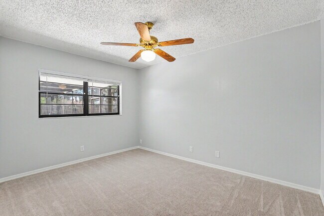 Building Photo - Recently Renovated 4-Bedroom + Den Pool Home in Temple Terrace