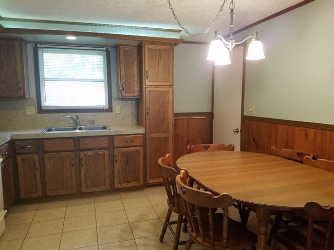 Kitchen - 119 Columbia Dr