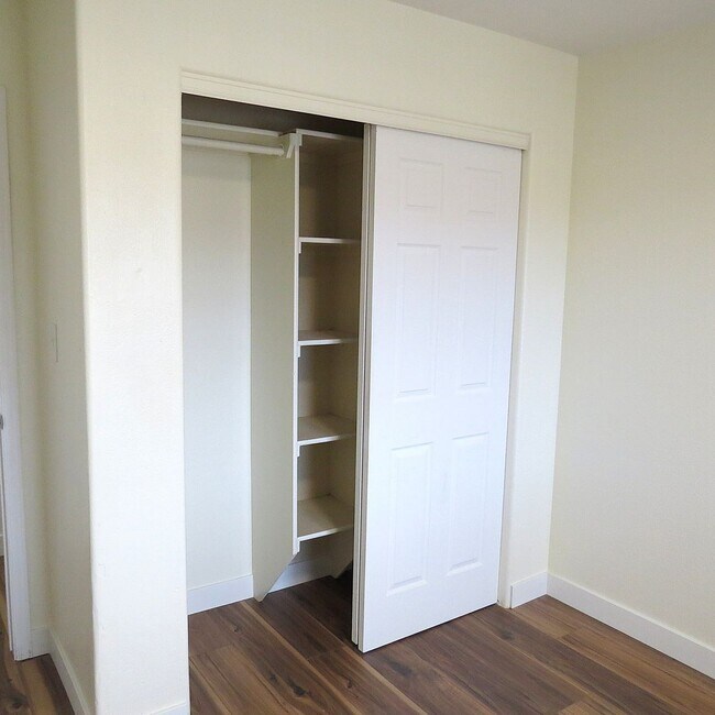 Building Photo - FREE RENT UNTIL THE END OF THE MONTH!!!