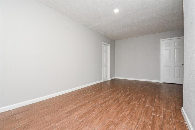 Building Photo - 23114 Newgate Dr