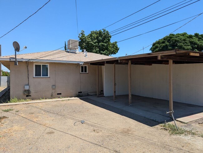 Building Photo - 6th St Duplex
