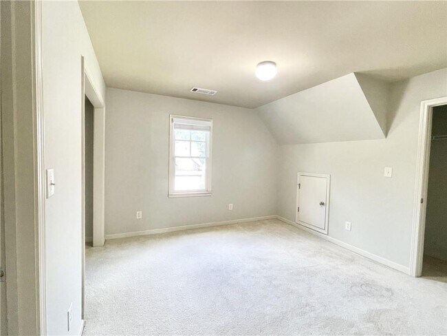 Building Photo - 2620 Village Chase Dr NW