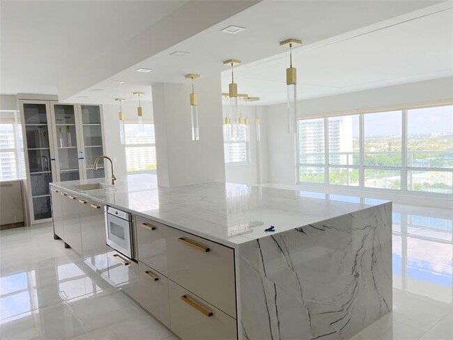 Building Photo - 3410 Galt Ocean Dr