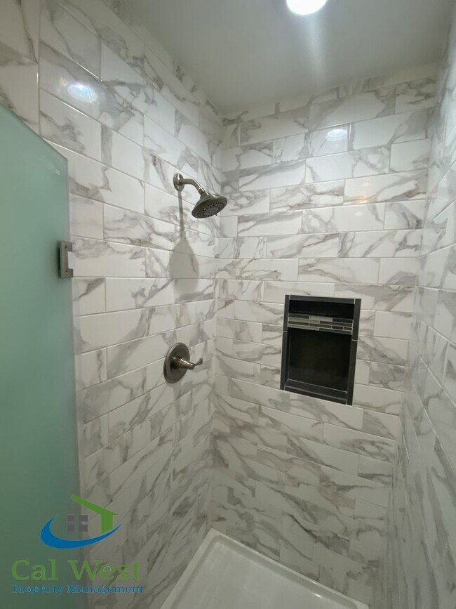 Building Photo - 4346 Glenmont Dr