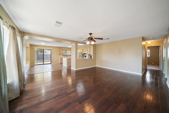 Building Photo - 5007 Shara Mist