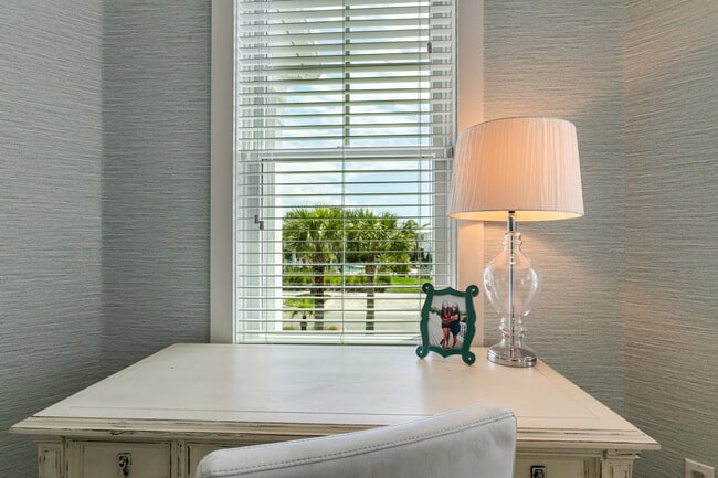 Building Photo - 681 Ocean Palm Way